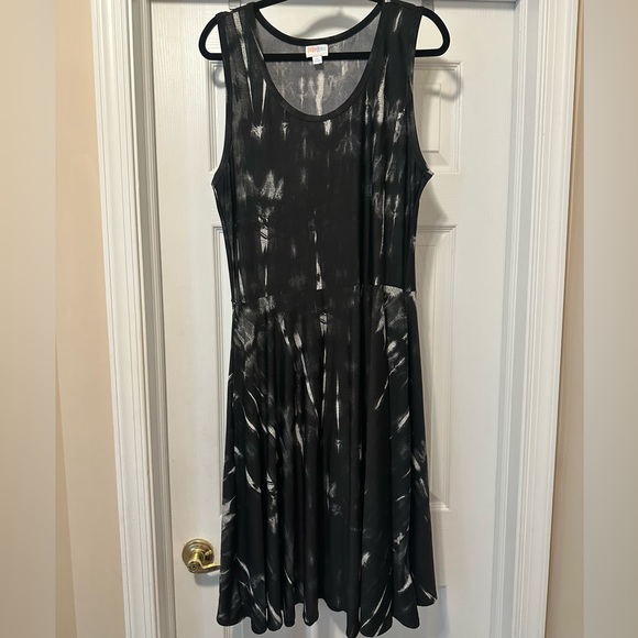 LuLaRoe, Nikki dress black and white tie-dye pattern with pockets - Picture 1 of 5